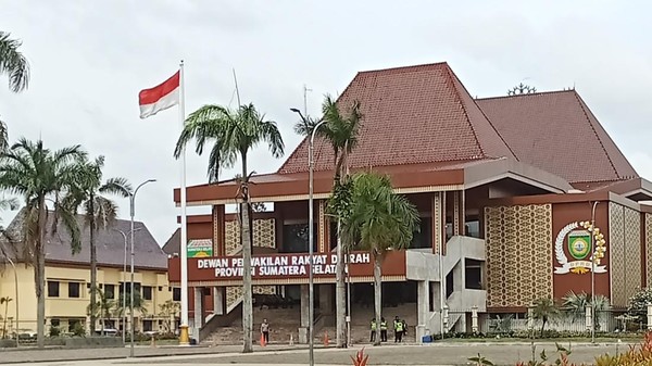 Background Gedung DPRD